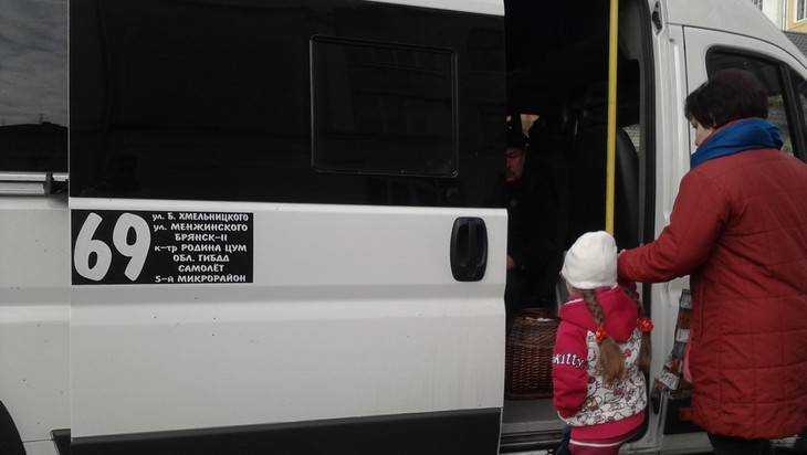 В Брянске в массовом ДТП пострадала пассажирка маршрутки