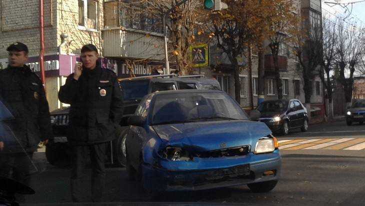 Грустным полицейским пришлось охранять в Брянске перекресток