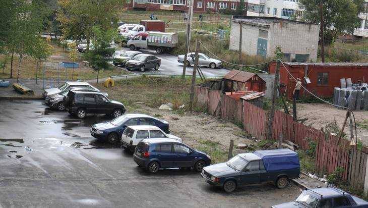 Жители Брянска нервно отреагировали на вопрос о дорогах и парковках