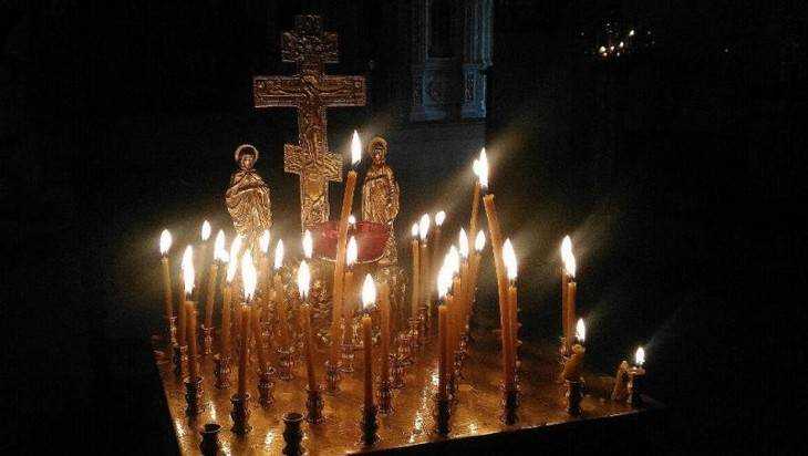 В брянском соборе зажгли «живую лампаду» в память о детях