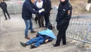 В Брянске на мосту у станции Орджоникидзеград скончался мужчина