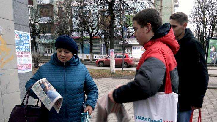 В Брянске поклонники Навального робко попытались добиться митинга