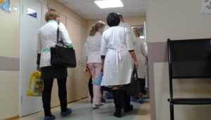 Главврач брянской больницы назвал причину сокращения зарплат медиков