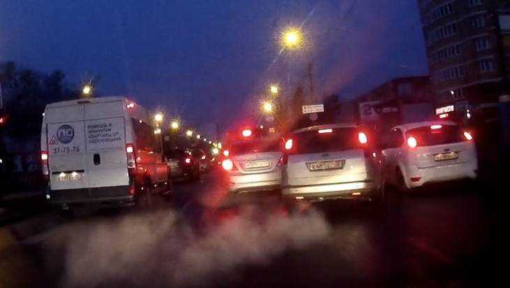 В Брянске сняли видео удравшего с места ДТП водителя Ford