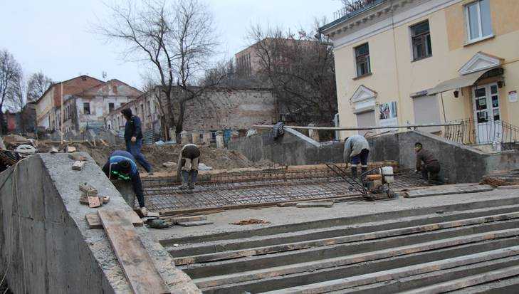 В Брянске взбунтовались строители лестницы на бульваре Гагарина