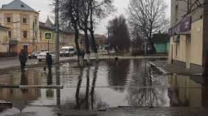 Жителей Брянска удивило негаданное озеро на улице Ульянова