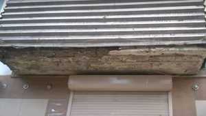 В Брянске на грани обрушения оказался балкон дома у площади Партизан