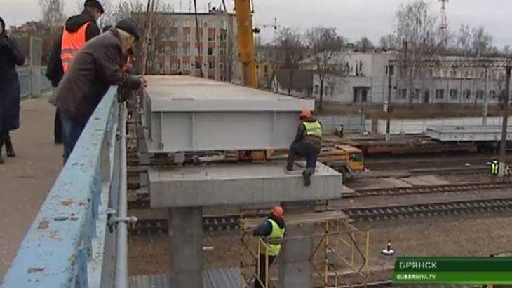 На станции Брянск-Льговский уложили 4 пролета нового пешеходного моста