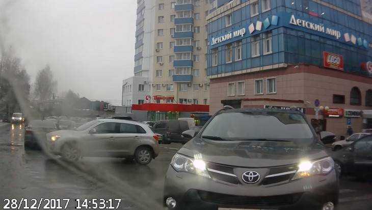 В Брянске сняли видео о немой борьбе водителей у «Мельницы»