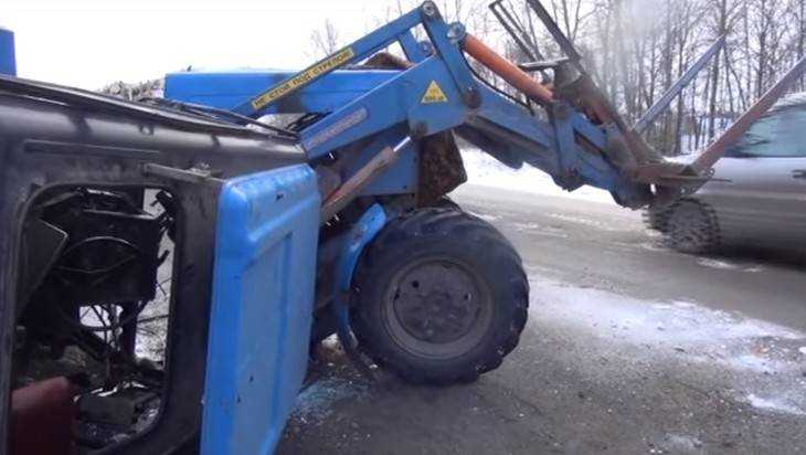 В ДТП под Новозыбковом трактор протаранила Toyota – тракторист погиб