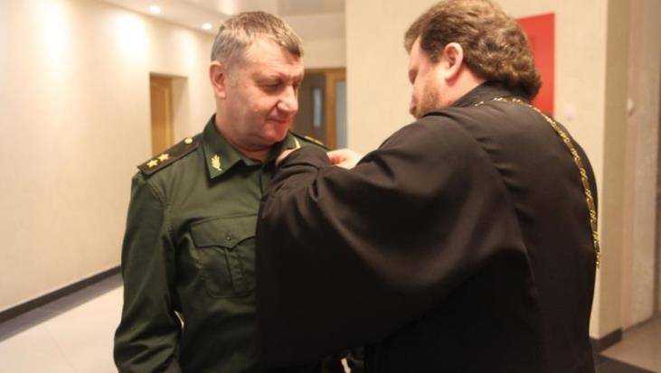 Руководителей Смоленской военной академии наградили медалью Олега Брянского