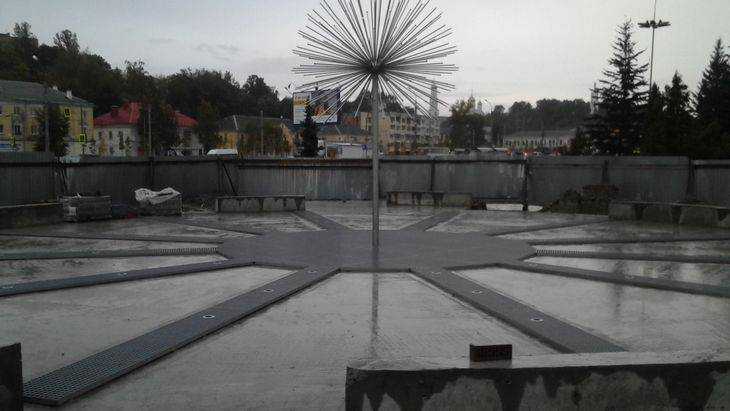 В Брянске вокруг фонтана на набережной установят 200 светильников