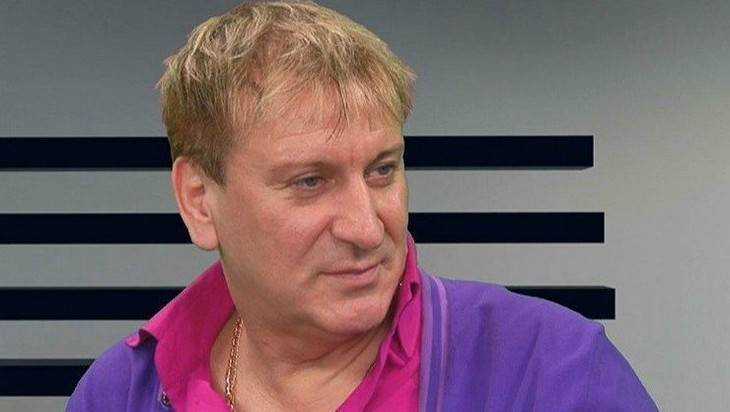 В Брянске потрясенный певец Пенкин дал 100 долларов на ремонт ДК БМЗ
