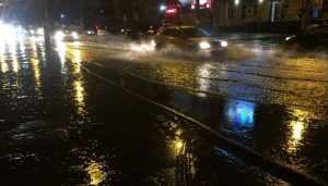 Потоп в Брянске возле Бежицкого рынка встревожил горожан