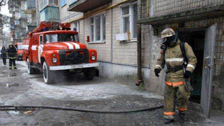 В Брянске из-за пожара эвакуировали 5 жильцов дома на улице Почтовой