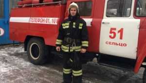 Брянский пожарный спас угодившую в ДТП женщину
