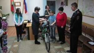 В Брянске попадавшемуся на кражах подростку подарили новый велосипед