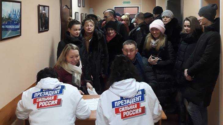 В Брянской области прошел сбор подписей в поддержку Владимира Путина