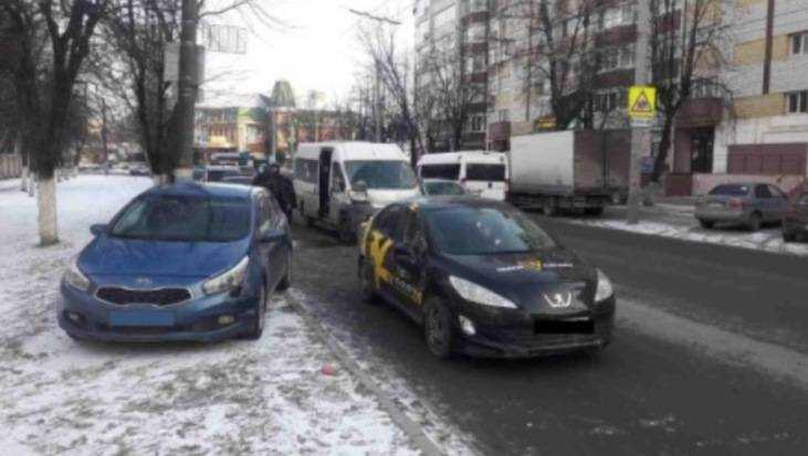 В Брянске маршрутчик учинил массовое ДТП – ранены 2 женщины