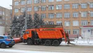 В Брянске на битву со снегом вышли 200 человек и более 70 машин