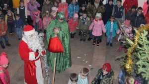 Жителям Красной Горы показали новогодний волшебный колодец