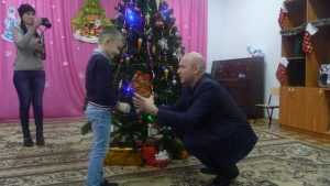 Заместитель губернатора вручил подарки детям в Дятьковском приюте
