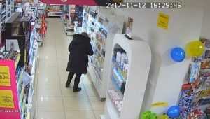В Брянске в магазине задержали за кражу духов 25-летнюю девушку