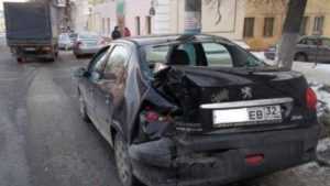 В Брянске в ДТП с тремя автомобилями ранена 21-летняя девушка