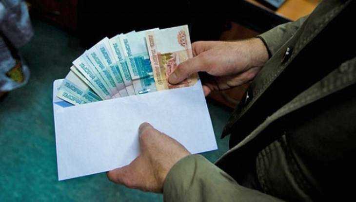 В Брянске коммерсанта осудят за 100 тысяч взятки налоговому инспектору