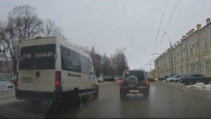 В Брянске водителя маршрутки № 65 наказали по видео за обгон