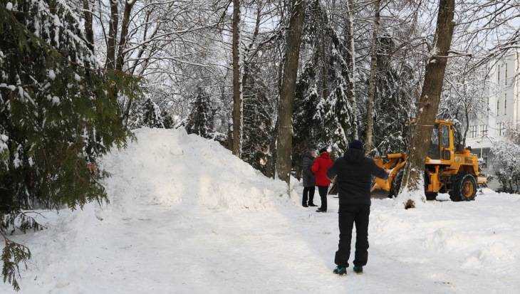 В Круглом сквере Брянска детям сделают трехметровую снежную горку