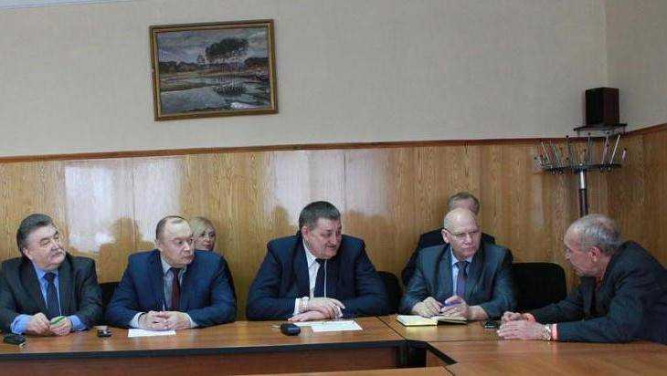 Жителей Унечского района выслушал на приеме вице-губернатор Резунов