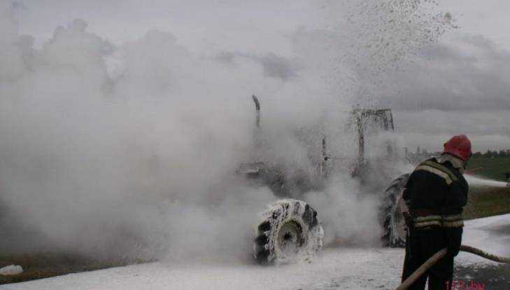 В Трубчевском районе Брянской области сгорел трактор