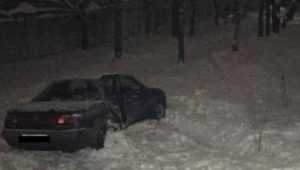 В Брянске автомобилистка врезалась в дерево – пострадал ребёнок