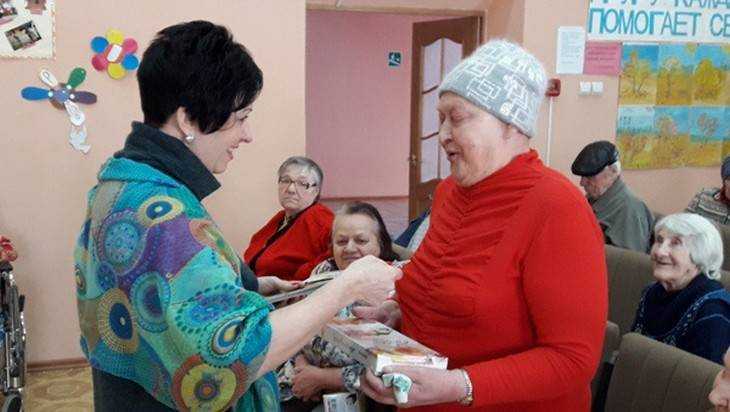 Депутат Госдумы Валентина Миронова поздравила добрых людей в интернате 