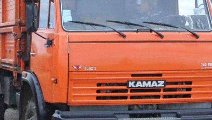 Перебегавший дорогу 49-летний брянец погиб под колёсами КамАЗа