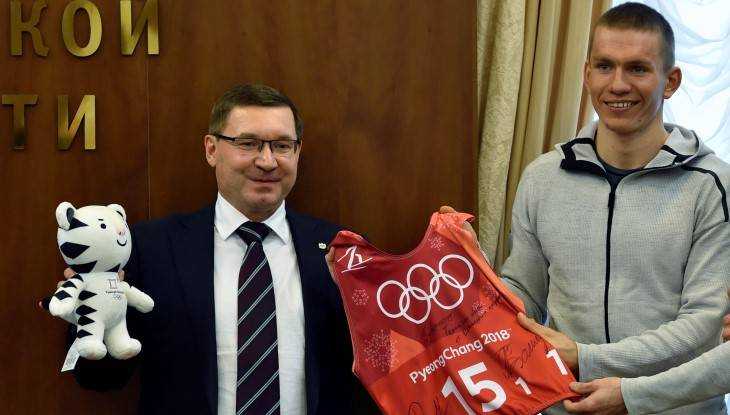 Брянский лыжник Большунов получил 2,5 млн и квартиру в Тюмени