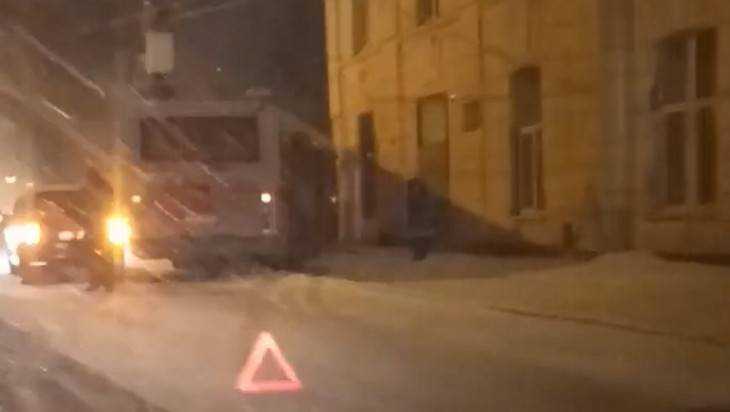 В Брянске сняли видео о врезавшемся в здание «Арсенала» автобусе