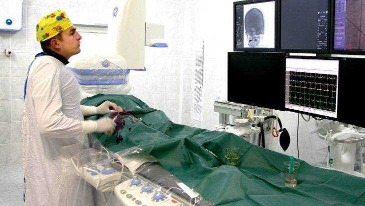 В Брянской больнице №1 провели уникальную операцию на сонной артерии
