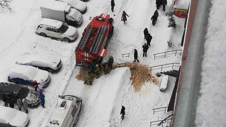 В Брянске загорелась квартира на 10 этаже – пожарные спасли 11 человек