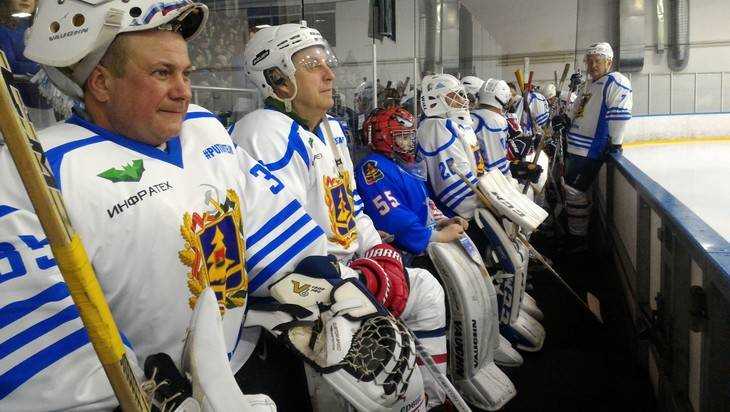 В Брянске начался хоккейный матч с участием Богомаза и чемпионов Олимпиады