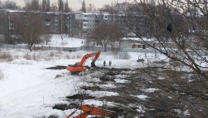 В Брянске на месте скандальной стройки снесли сооружения ТЦ «Европа»