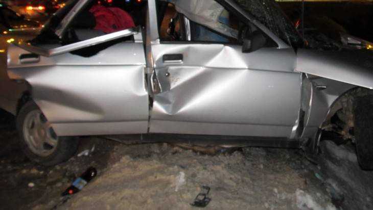 В Жуковке 19-летний водитель врезался в столб – четыре человека ранены