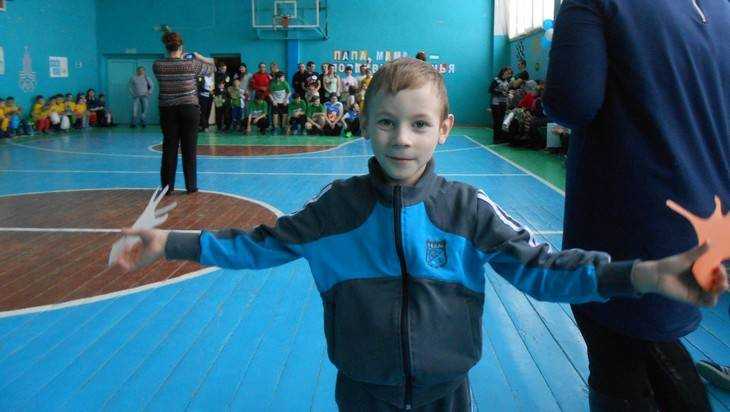 Брянский мальчик получит велосипед от игроков сборной России по футболу