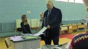 Брянский депутат Госдумы Валуев проголосовал на выборах президента