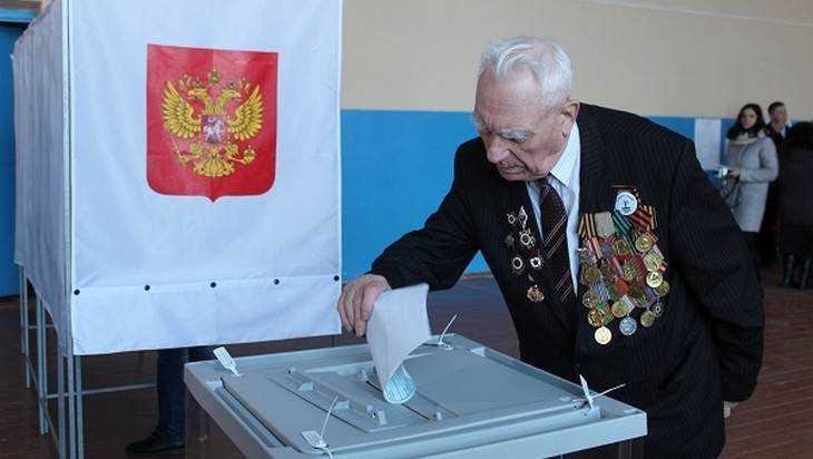 В Стародубе первым проголосовал ветеран войны Михаил Черкай