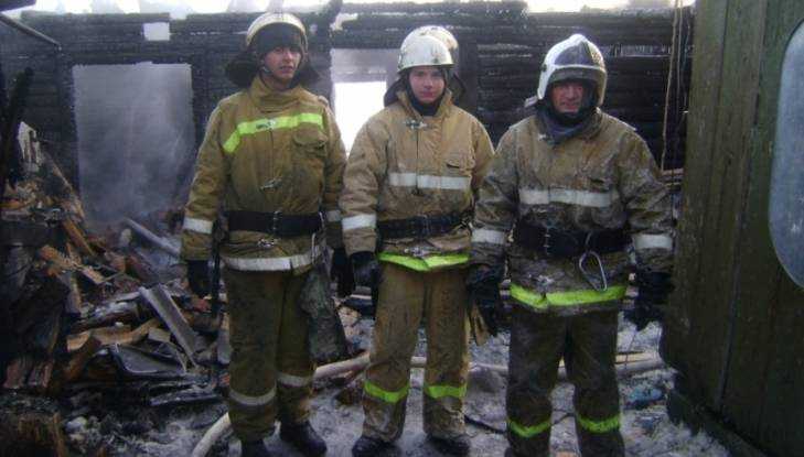 В Брасовском районе пожарные спасли от огня дом семьи из 9 человек