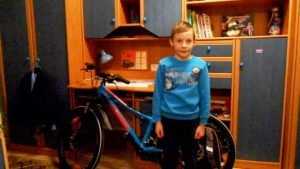 Брянский школьник получил велосипед от футболистов сборной России