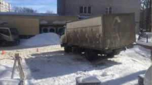 В Брянске у магазина грузовик насмерть сбил 84-летнего пенсионера