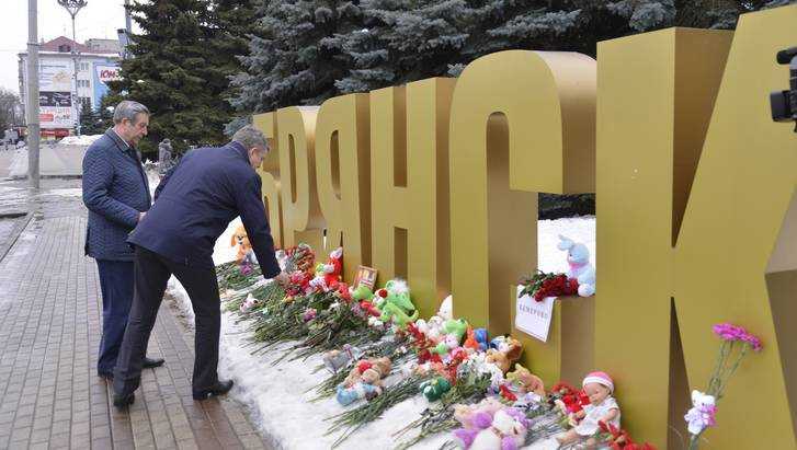 Брянский губернатор возложил цветы в знак скорби по погибшим в Кемерове